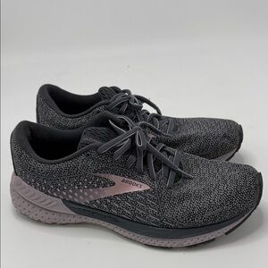 Brooks Adrenaline GTS 21 women's running shoes in a grey and pink/lavender sz 10